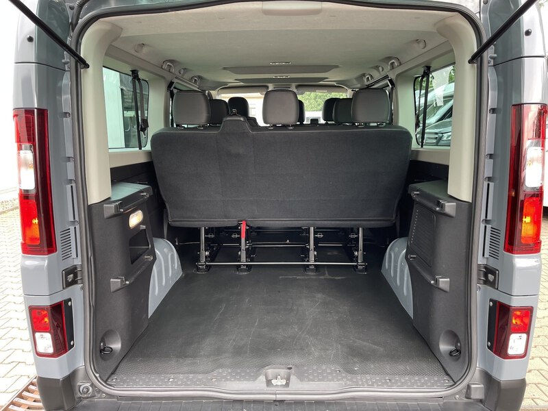 Fahrzeugabbildung Trafic Grand Combi Entry dCi 170 PS EDC Bild 22 von 41