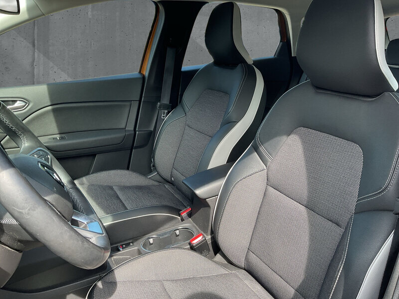 Fahrzeugabbildung Captur II Intens TCe 130 Bild 10 von 12