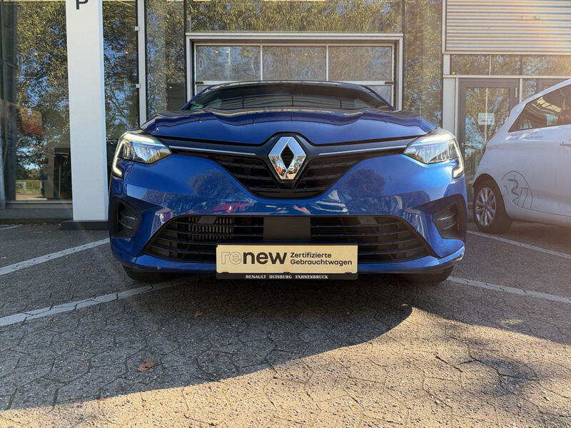 Fahrzeugabbildung Clio PDC+Kamera Sitzheizung Bild 2 von 5