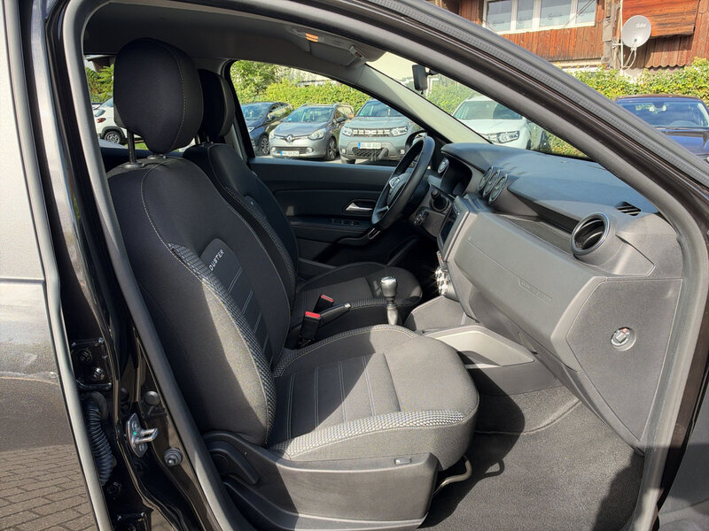Fahrzeugabbildung Duster 360° Navi Tempomat Bild 11 von 20