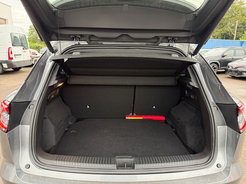Fahrzeugabbildung Austral Techno Esprit Alpine E-Tech Full Hybrid 200 Bild 6 von 17