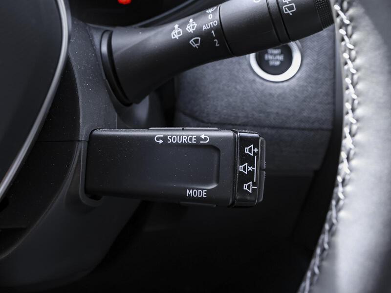 Fahrzeugabbildung Clio NAVI PDC LED Bild 19 von 20