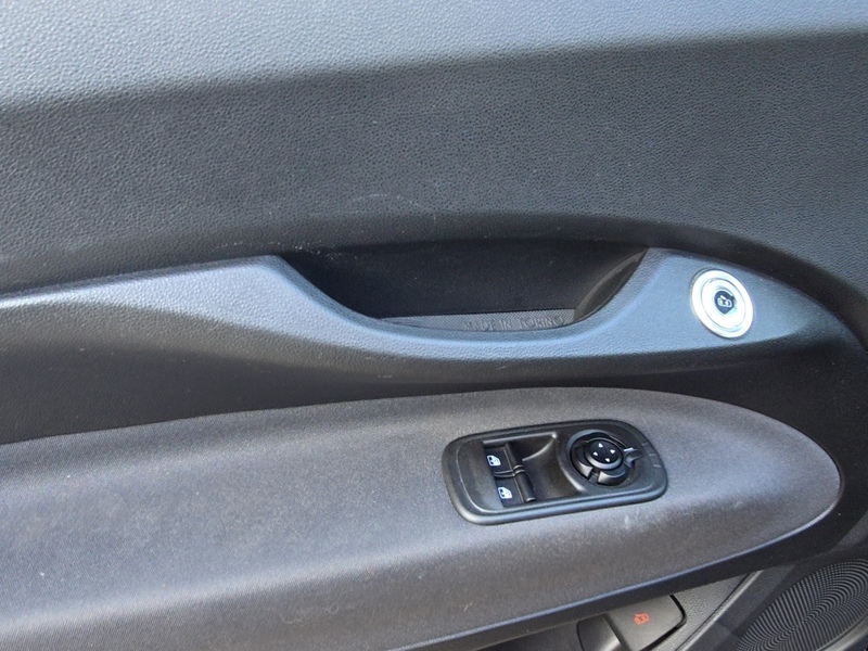 Fahrzeugabbildung 500e Icon Carplay Klimaautomatik Bild 13 von 18