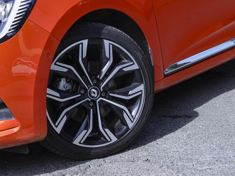 Fahrzeugabbildung Clio NAVI 360° KAMERA SHZ Bild 7 von 15