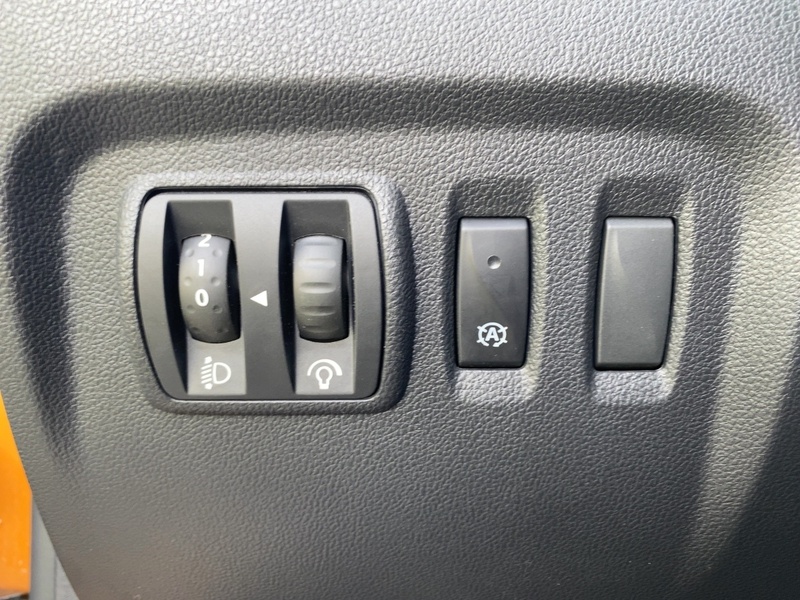 Fahrzeugabbildung Captur ABS Fahrerairbag ESP SERVO Bild 14 von 20