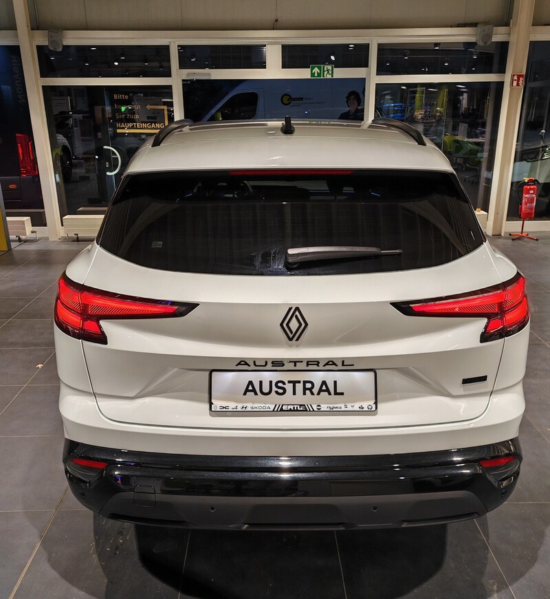 Fahrzeugabbildung Austral Esprit Alpine Full Hybrid E-Tech 200 Bild 12 von 45
