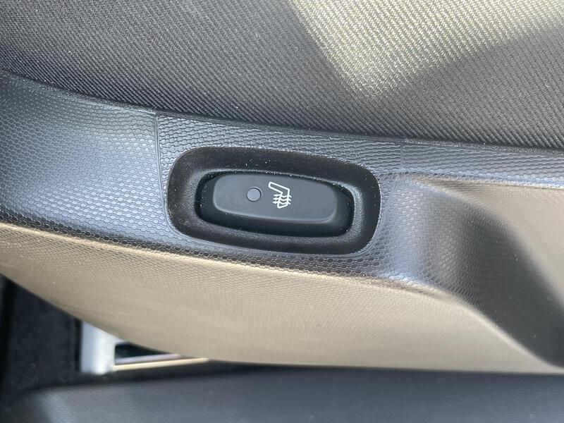 Fahrzeugabbildung Twingo III TWINGO E-Tech 100 Bild 12 von 25