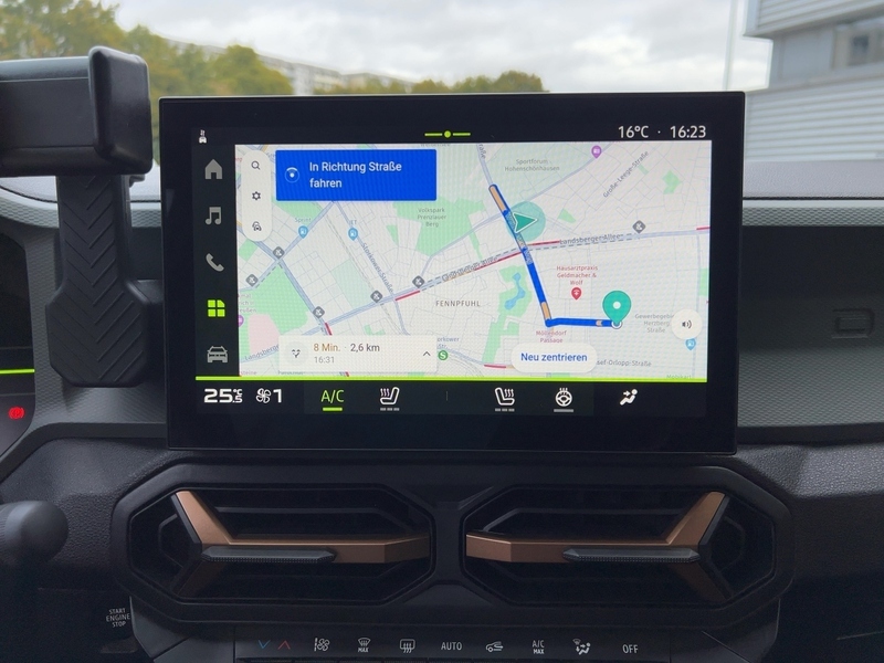 Fahrzeugabbildung Duster 1.6 E-TECH 140 Extreme  Bild 12 von 30