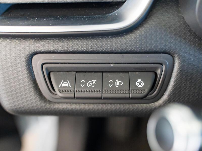 Fahrzeugabbildung Clio PDC KLIMA BT ZV SERVO Bild 8 von 15
