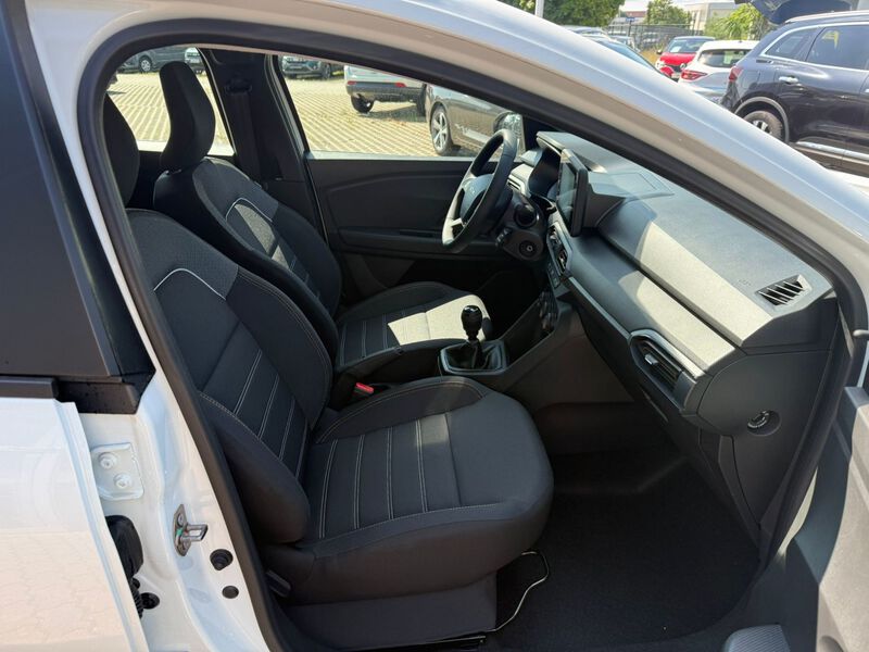 Fahrzeugabbildung Sandero Stepway Expression TCe 90 Bild 7 von 17