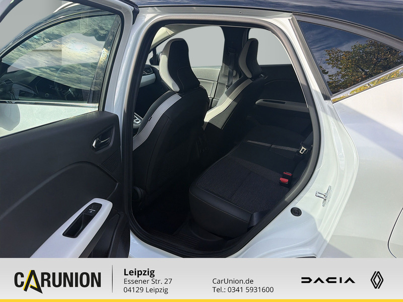 Fahrzeugabbildung Captur E-Tech PHEV 160 Bild 8 von 12