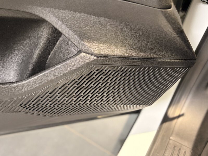 Fahrzeugabbildung Austral Techno Full Hybrid 200 PS Bild 40 von 50