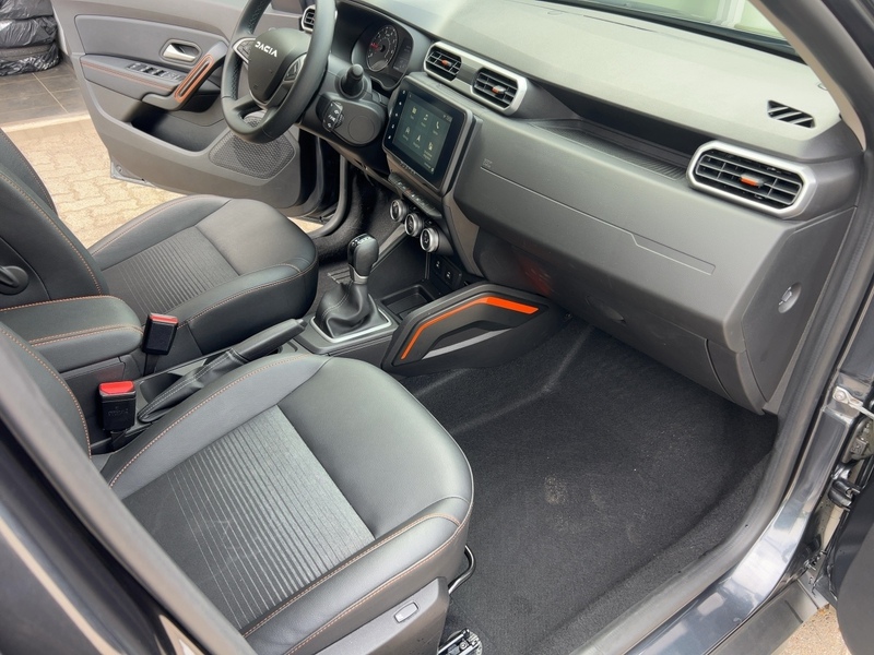 Fahrzeugabbildung Duster Sondermodell Extreme TCe 150 EDC+NAVI+KAM+SHZG+ Bild 13 von 15