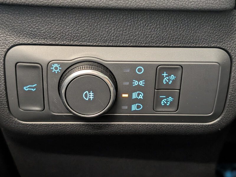 Fahrzeugabbildung Kuga 1.5 EcoBoost ST-Line X 4-Jahre FGS Bild 41 von 47