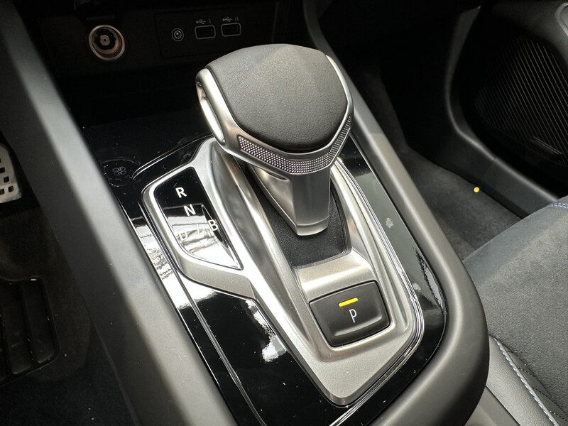 Fahrzeugabbildung Arkana Esprit Alpine Full Hybrid 145 PS Bild 46 von 50