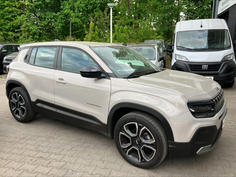 Fahrzeugabbildung Avenger KLIMA*CARPLAY*SHZ*CAM*ACC Bild 2 von 16