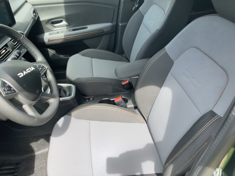 Fahrzeugabbildung Jogger Extreme+ TCe 110 7-Sitzer Bild 8 von 12