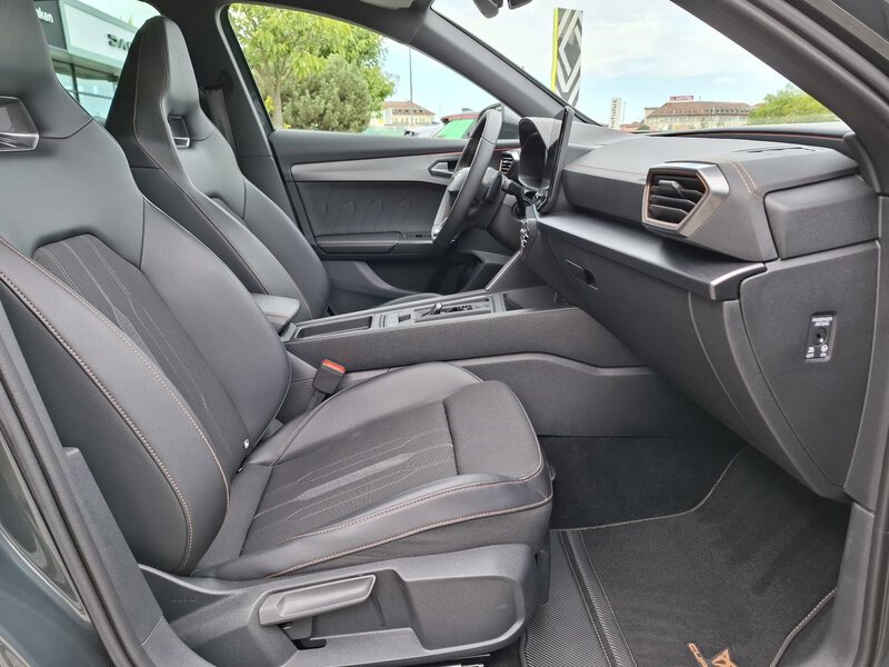 Fahrzeugabbildung Formentor VZ 2.0 TSI 4Drive (310 PS) 7-Gang-DSG Bild 14 von 49
