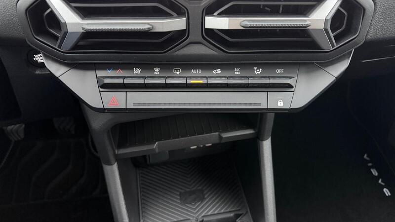 Fahrzeugabbildung Duster Journey TCe 130 Bild 16 von 18