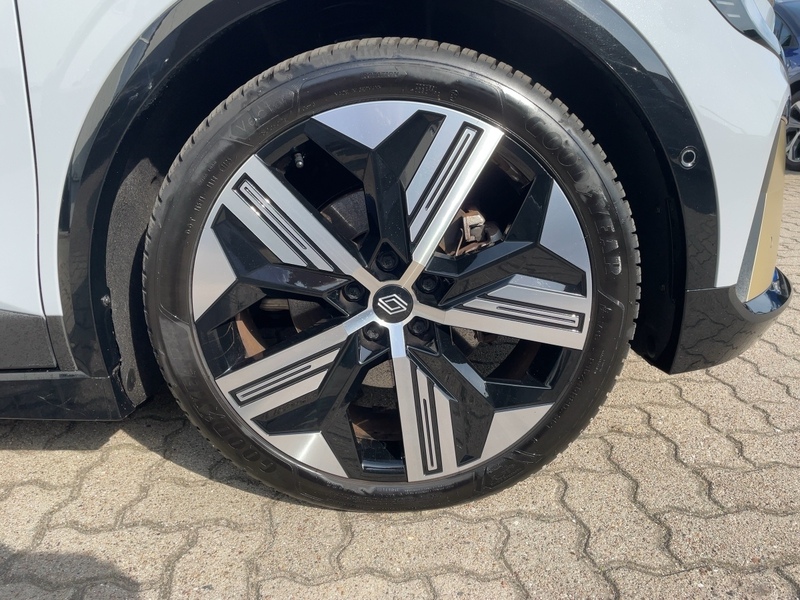 Fahrzeugabbildung Megane E-TECH E-Tech EV60 220 Iconic Bild 8 von 15