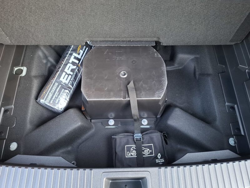 Fahrzeugabbildung Austral Techno Full Hybrid E-Tech 200 Bild 11 von 44