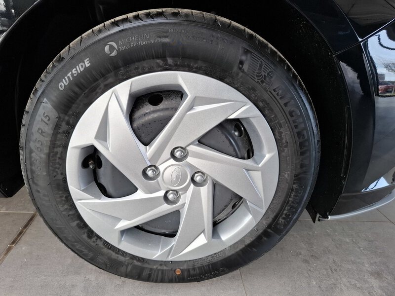 Fahrzeugabbildung i20 FL (MY25) 1.0 T-GDI (100 PS) 6-MT 2WD Select Bild 36 von 39