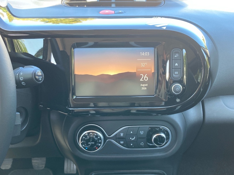 Fahrzeugabbildung Twingo Klima Navi SHZ Bild 11 von 17