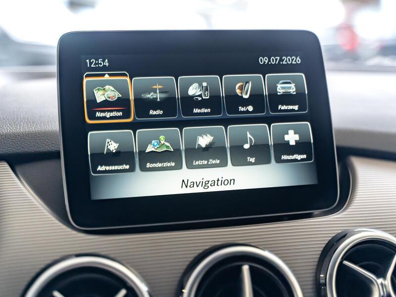 Mercedes-Benz B 180