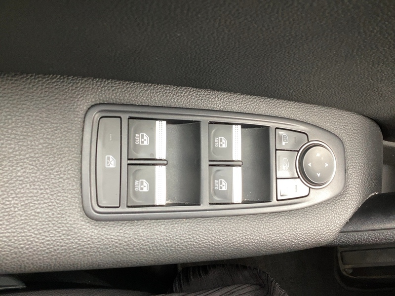 Fahrzeugabbildung Captur ABS Fahrerairbag ESP SERVO Bild 16 von 20