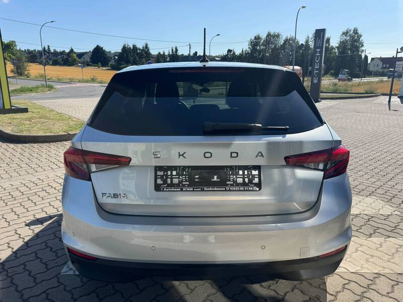 Fahrzeugabbildung Fabia *Klima/CarPlay/EPH* Bild 5 von 12