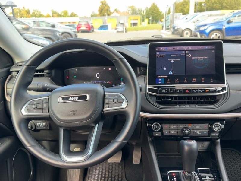 Fahrzeugabbildung Compass  High Upland Plug-In Hybrid 4xe Bild 8 von 15