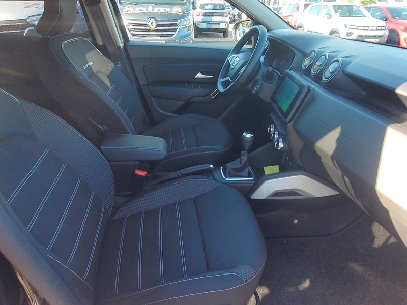 Fahrzeugabbildung Duster Prestige+ TCe 130 2WD Bild 7 von 12