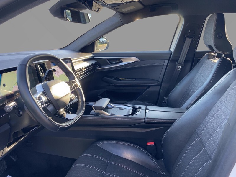 Fahrzeugabbildung Austral Techno E-Tech Full Hybrid 200 Bild 7 von 21