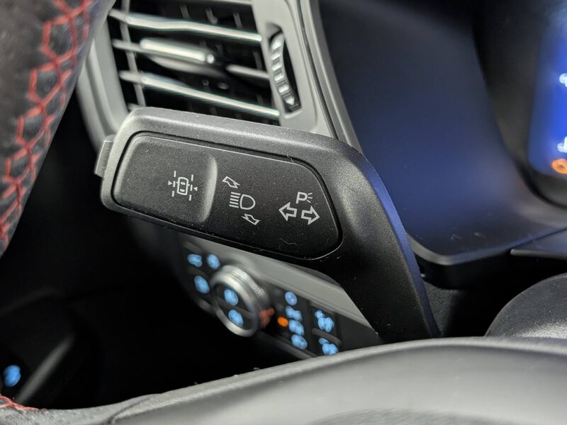 Fahrzeugabbildung Kuga 2.5 PHEV ST-Line X HUD B&O AHK ACC Pano Bild 39 von 45