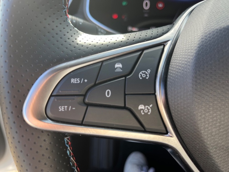 Fahrzeugabbildung Clio +Tempomat+Sitzheizung+ Bild 37 von 44