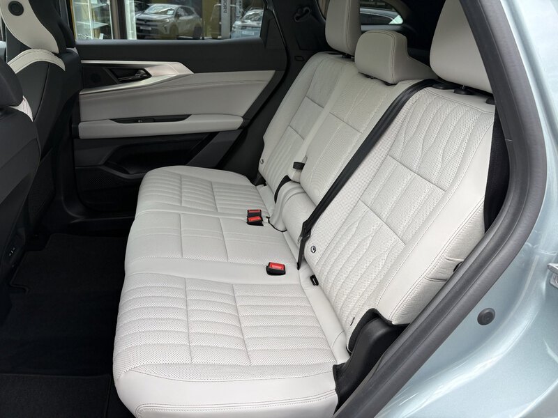 Fahrzeugabbildung Espace 6 Iconic Full Hybrid Bild 11 von 13