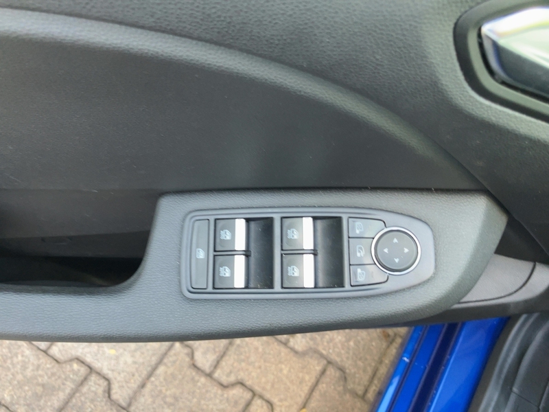 Fahrzeugabbildung Clio SHZ*PDC* Bild 13 von 20