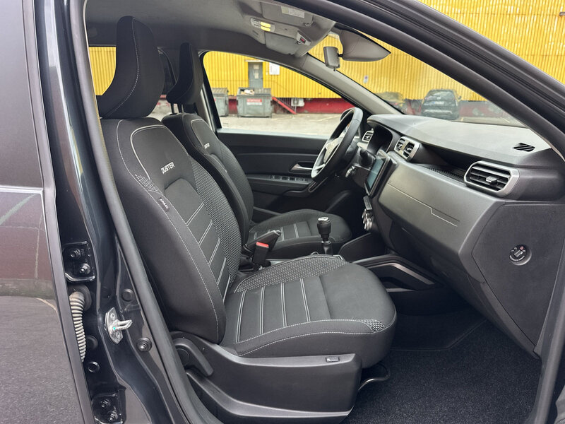 Fahrzeugabbildung Duster Scheckheft 360° Bild 11 von 20