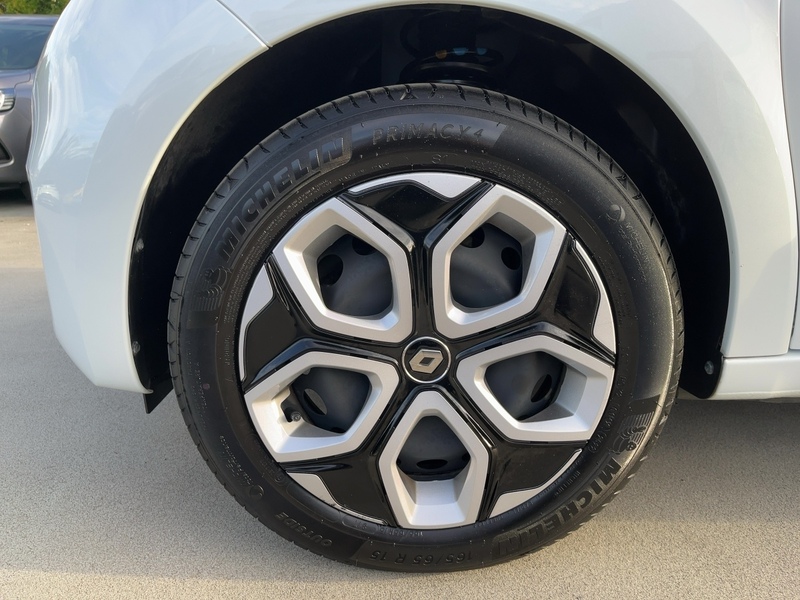 Fahrzeugabbildung Twingo SHZ Kamera Navi Bild 6 von 16