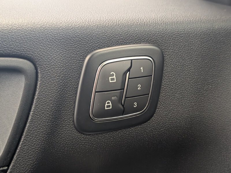 Fahrzeugabbildung Kuga 1.5 EcoBoost ST-Line X 4-Jahre FGS Bild 45 von 47