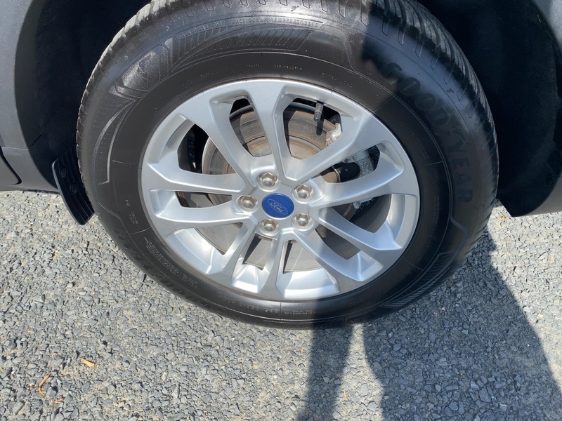 Fahrzeugabbildung Kuga TITANIUM 2.5 PHEV 225PS CVT FWD Bild 12 von 21