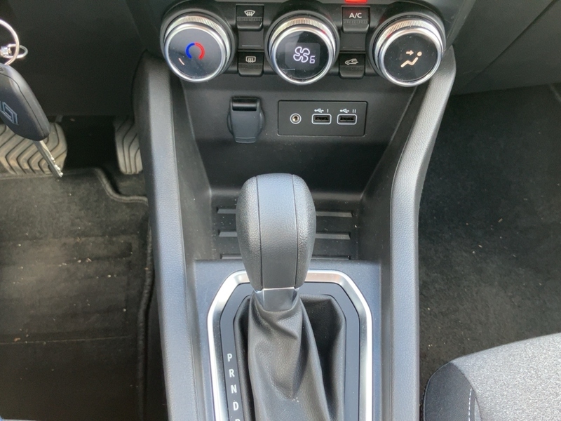 Fahrzeugabbildung Clio Automatik Bild 15 von 18