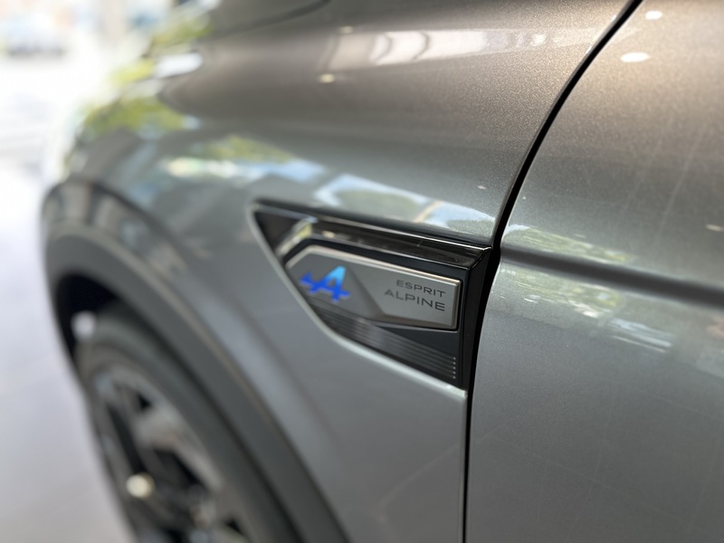 Fahrzeugabbildung Arkana Esprit Alpine Full Hybrid 145 PS Bild 30 von 50