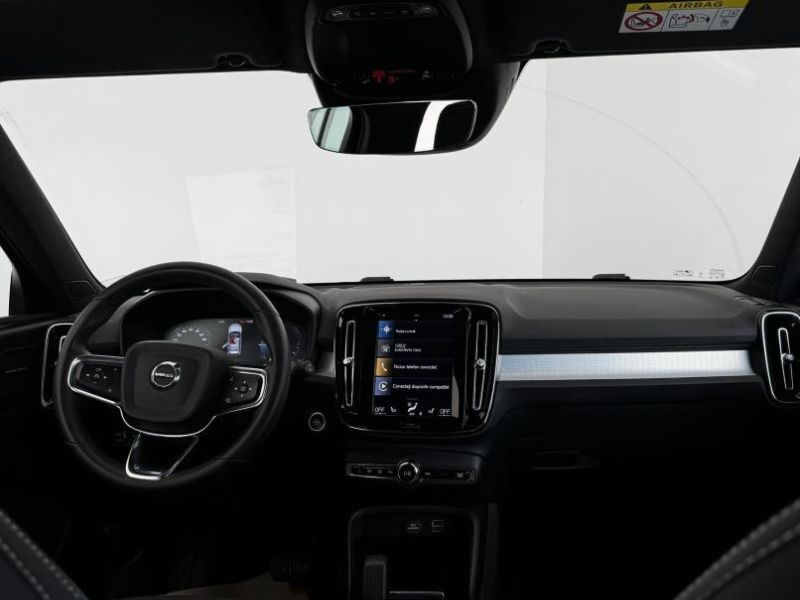 VOLVO XC40 2023 — imagine 35