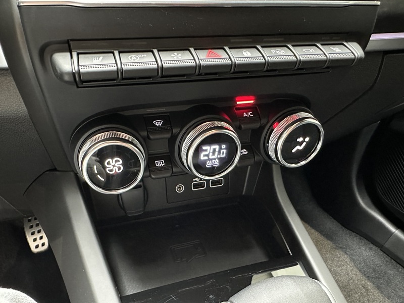 Fahrzeugabbildung Arkana Esprit Alpine 160 PS EDC Mild Hybrid Bild 44 von 50