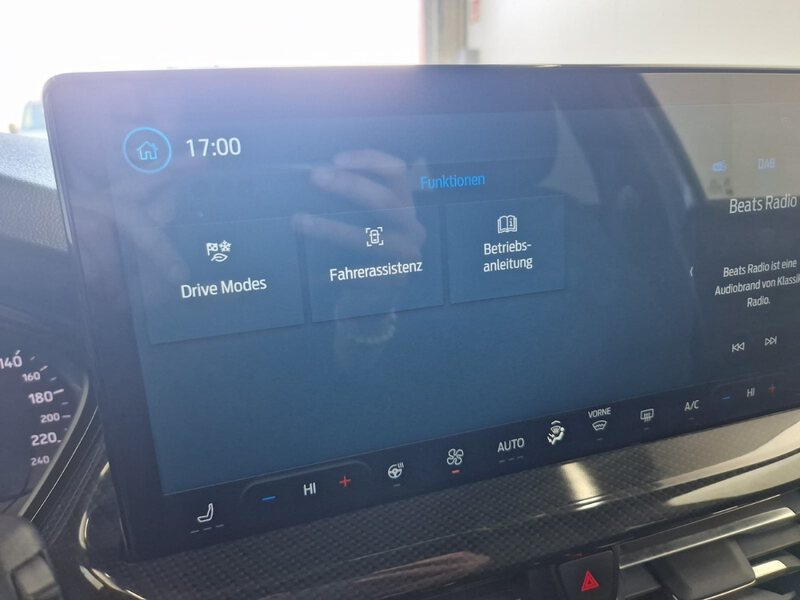 Fahrzeugabbildung Focus 1.0 EcoBoost ST-Line Turnier SYNC4 Bild 19 von 25