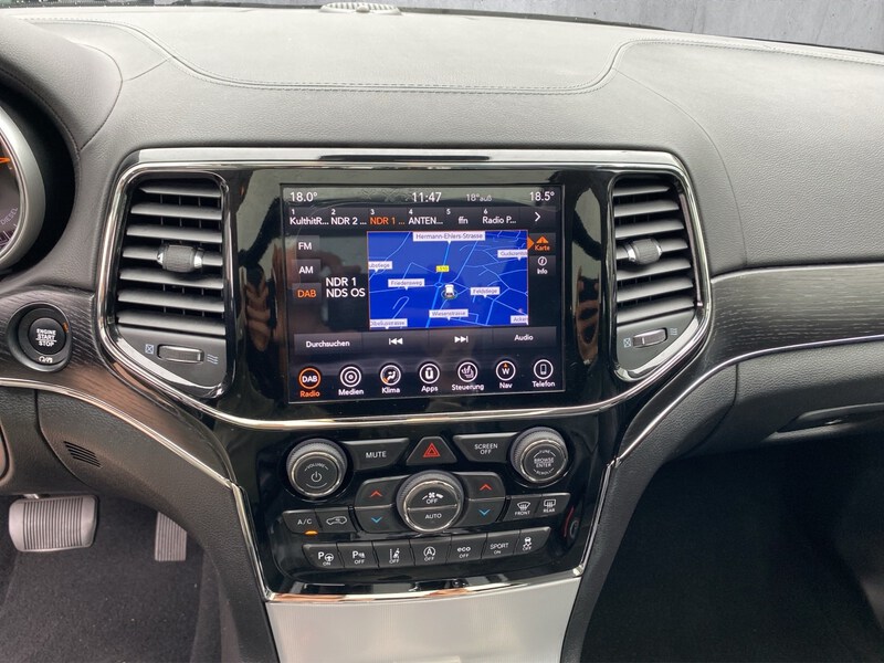 Fahrzeugabbildung Grand Cherokee Cherokee 3.0 CRD Summit Bild 14 von 15