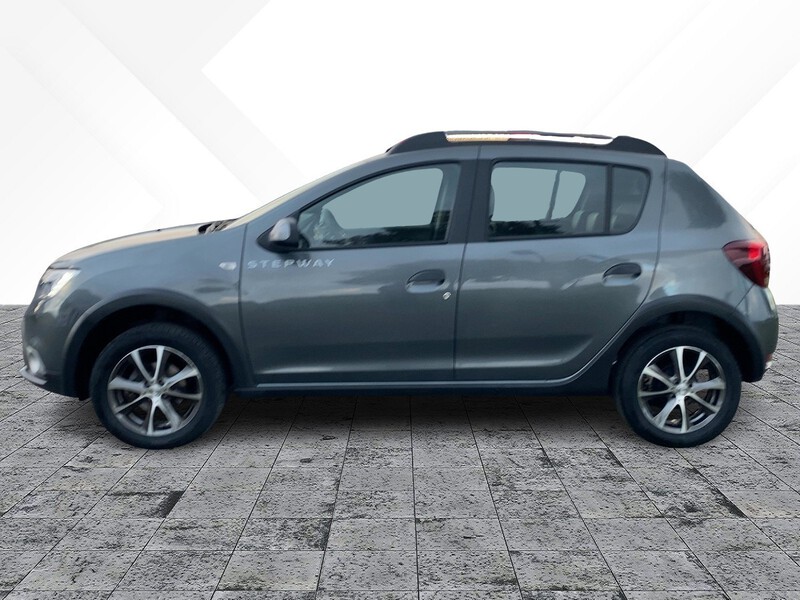 Fahrzeugabbildung Sandero Stepway Celebration TCe 90 Bild 2 von 21
