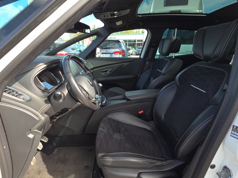 Fahrzeugabbildung Scenic Scenic IV 1.3 TCe 140 Black Edition+NAVI+KLIMA Bild 13 von 15