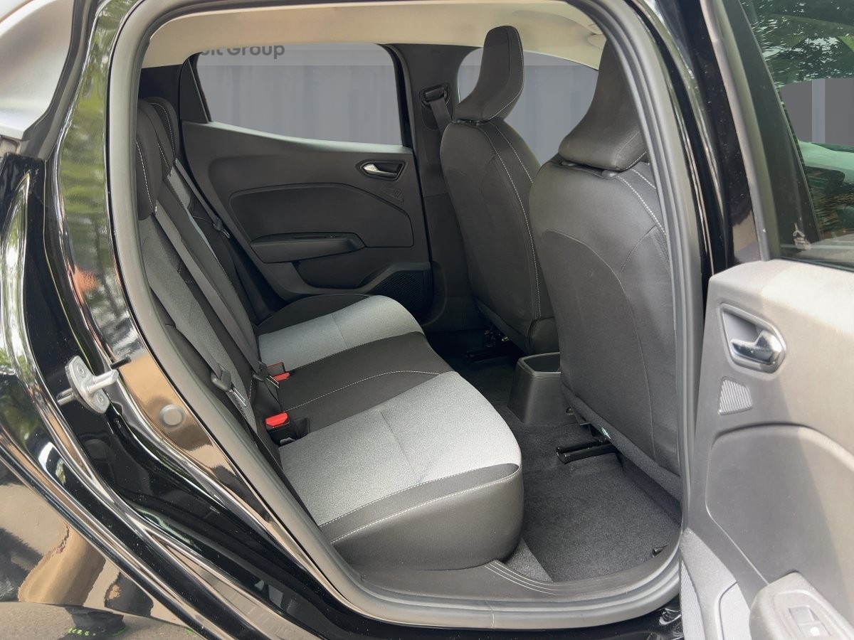 Renault Clio – Bild 8